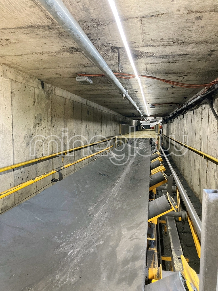 Explosion proof LED lighting for underground coal conveyor