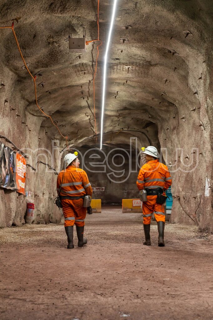 BHP-People-walking-into-mine